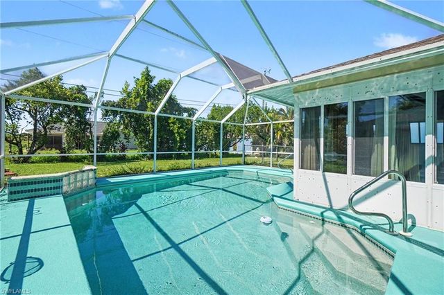 524 SW 23rd TER, Cape Coral, FL 33991
