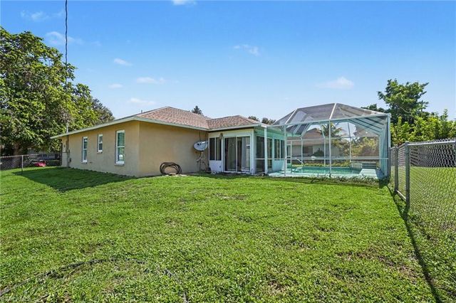 524 SW 23rd TER, Cape Coral, FL 33991