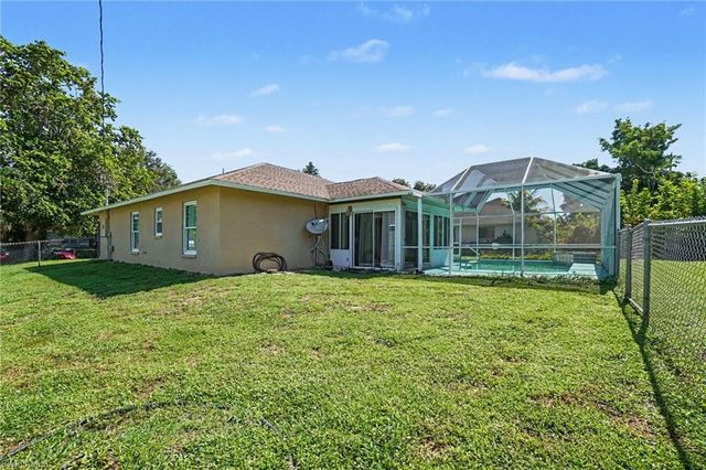 524 SW 23rd TER, Cape Coral, FL 33991