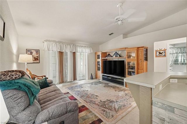524 SW 23rd TER, Cape Coral, FL 33991