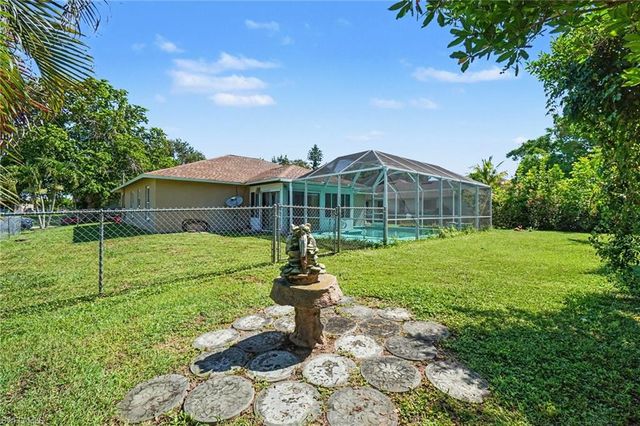 524 SW 23rd TER, Cape Coral, FL 33991