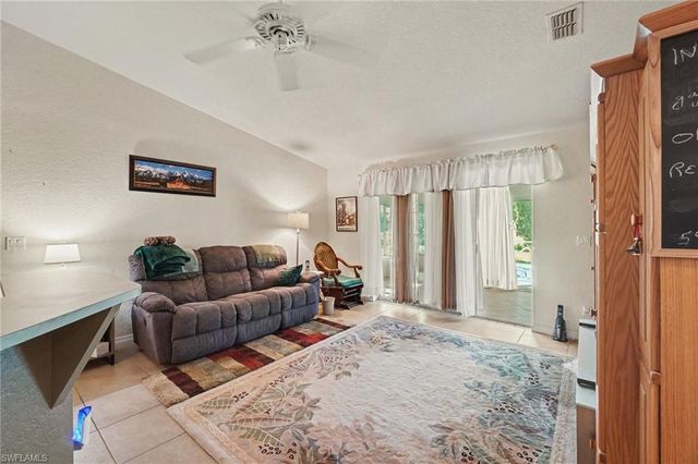 524 SW 23rd TER, Cape Coral, FL 33991