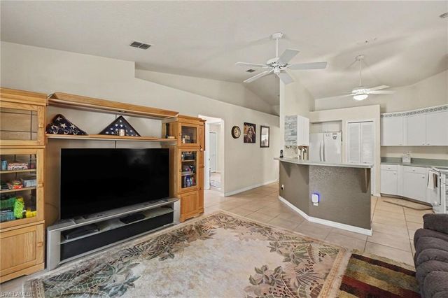 524 SW 23rd TER, Cape Coral, FL 33991