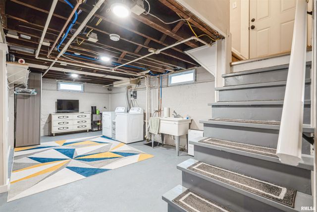 1901 25TH Street, Moline, IL 61250