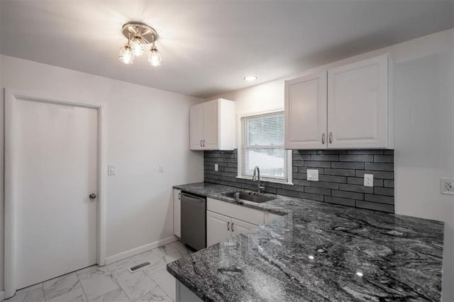 615 Rankin Road, Independence, MO 64055