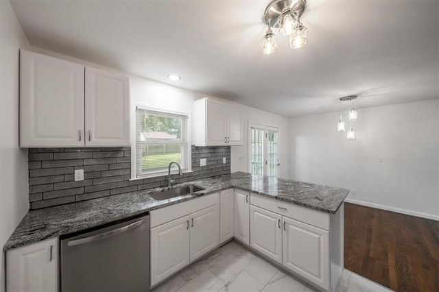 615 Rankin Road, Independence, MO 64055