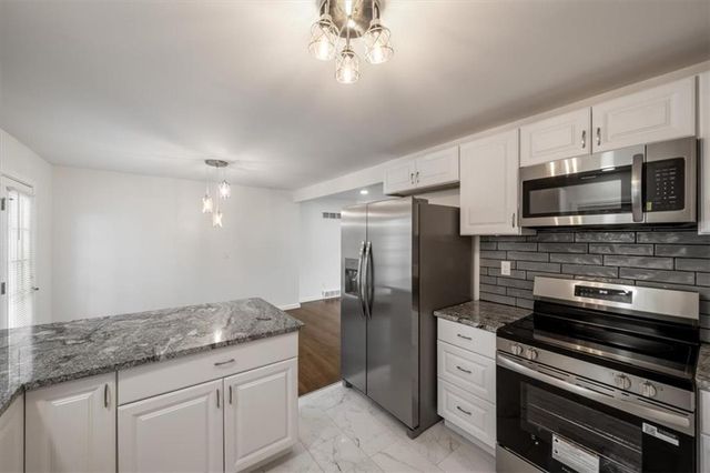 615 Rankin Road, Independence, MO 64055