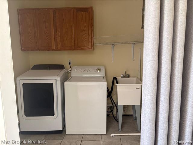 32047 Linderman Avenue, Warren, MI 48093