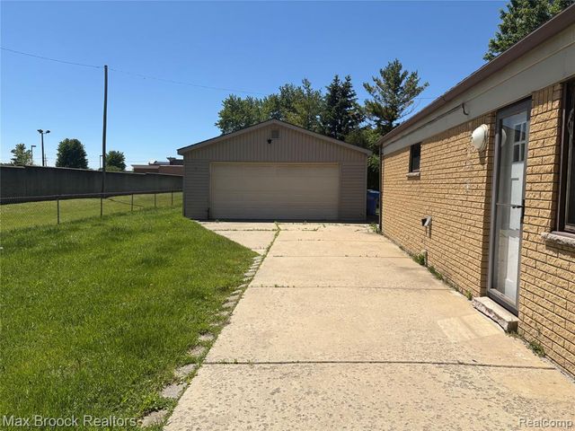 32047 Linderman Avenue, Warren, MI 48093