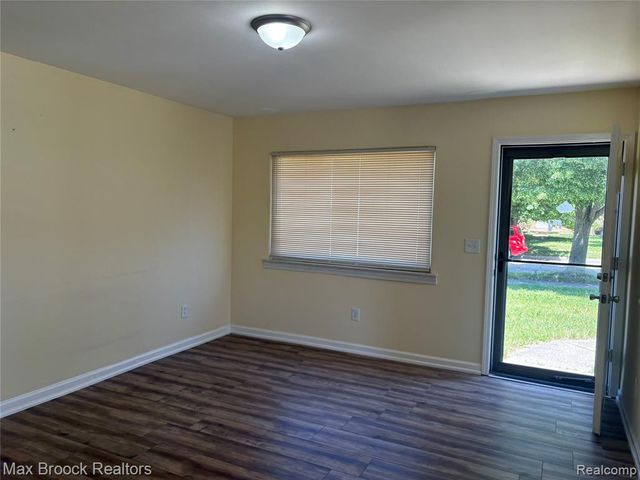 32047 Linderman Avenue, Warren, MI 48093