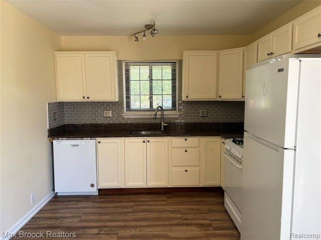 32047 Linderman Avenue, Warren, MI 48093