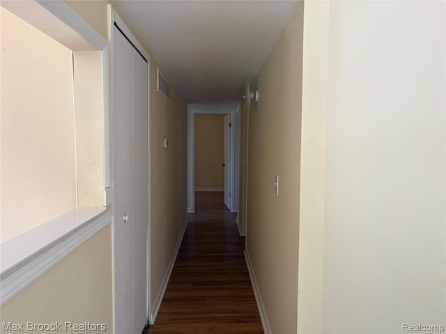 32047 Linderman Avenue, Warren, MI 48093