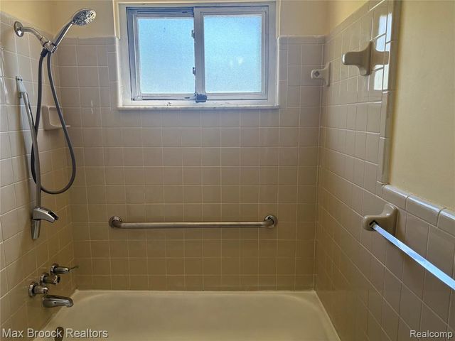 32047 Linderman Avenue, Warren, MI 48093