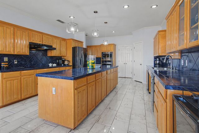 6400 Briercliff Court, Fort Worth, TX 76132