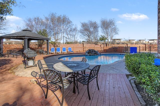 6400 Briercliff Court, Fort Worth, TX 76132