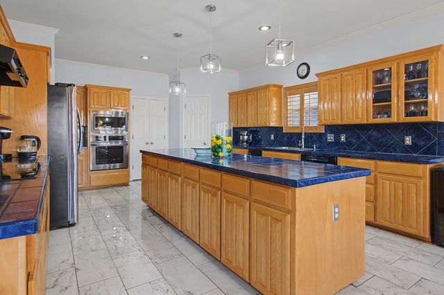 6400 Briercliff Court, Fort Worth, TX 76132