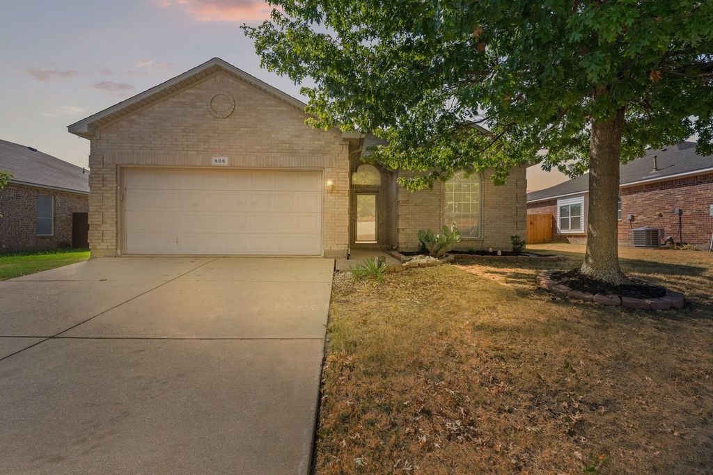 606 Poplar Vista Lane, Arlington, TX 76002 — exterior