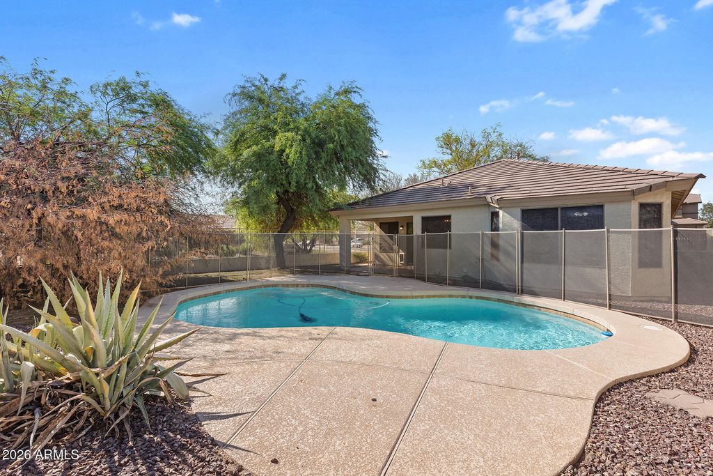 8317 W GROSS Avenue, Tolleson, AZ 85353 — photo 2