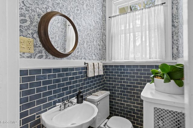 39 Fifth Avenue, Saratoga Springs, NY 12866