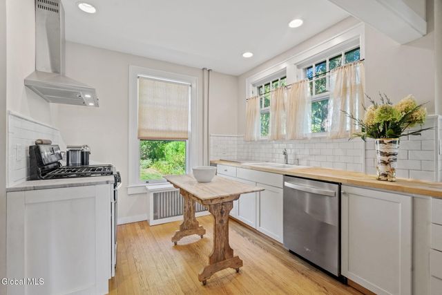 39 Fifth Avenue, Saratoga Springs, NY 12866