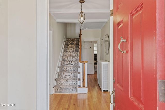 39 Fifth Avenue, Saratoga Springs, NY 12866