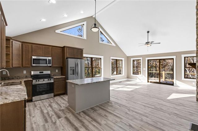 1054 Lakeland Drive, Ellijay, GA 30540