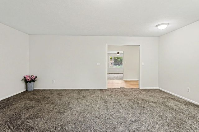 617 W 4th, Haysville, KS 67060