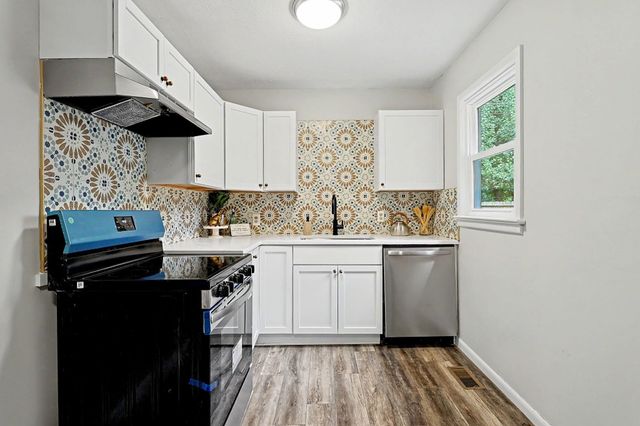 617 W 4th, Haysville, KS 67060