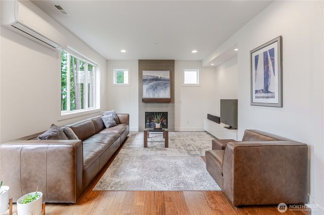 825 206th Avenue NE, Sammamish, WA 98074