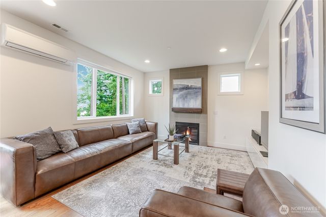 825 206th Avenue NE, Sammamish, WA 98074