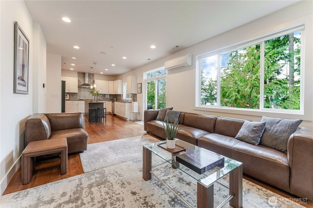 825 206th Avenue NE, Sammamish, WA 98074