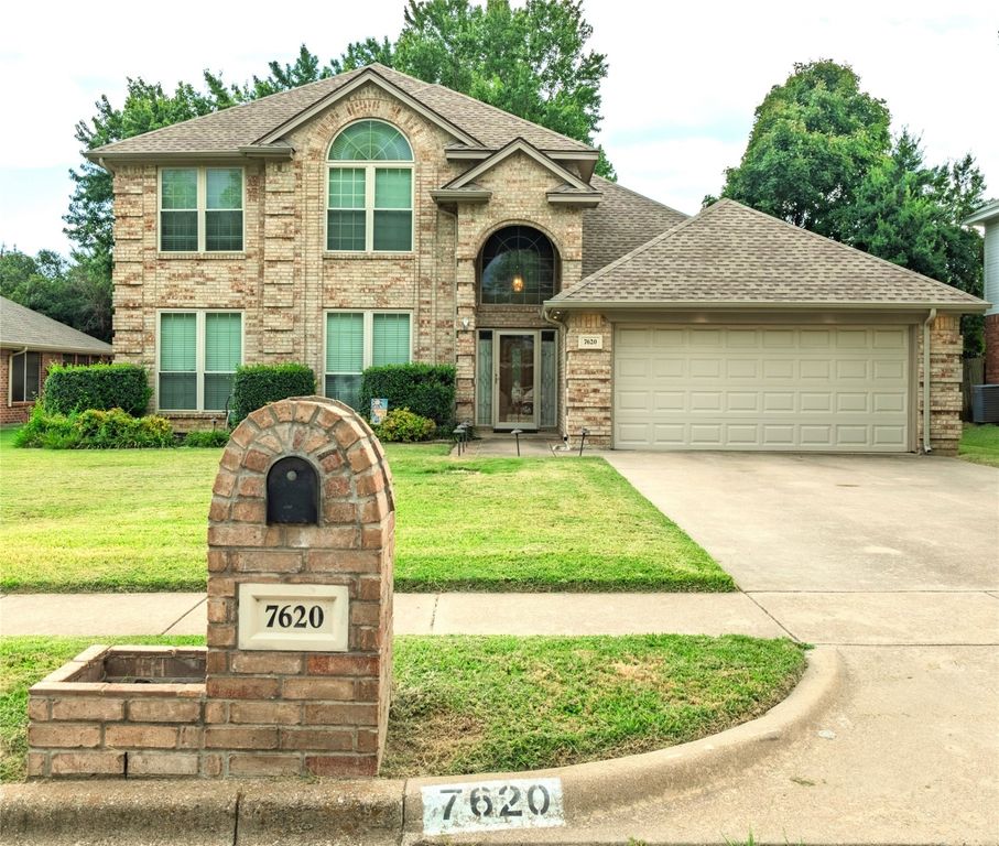7620 Chapman Drive, North Richland Hills, TX 76182