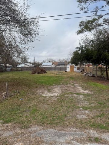 914 Chestnut Street, La Marque, TX 77568