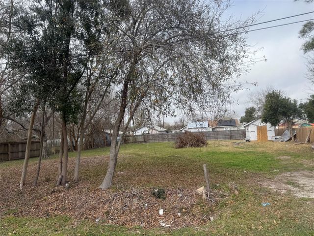 914 Chestnut Street, La Marque, TX 77568