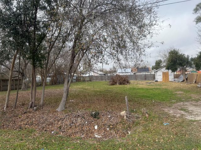 914 Chestnut Street, La Marque, TX 77568