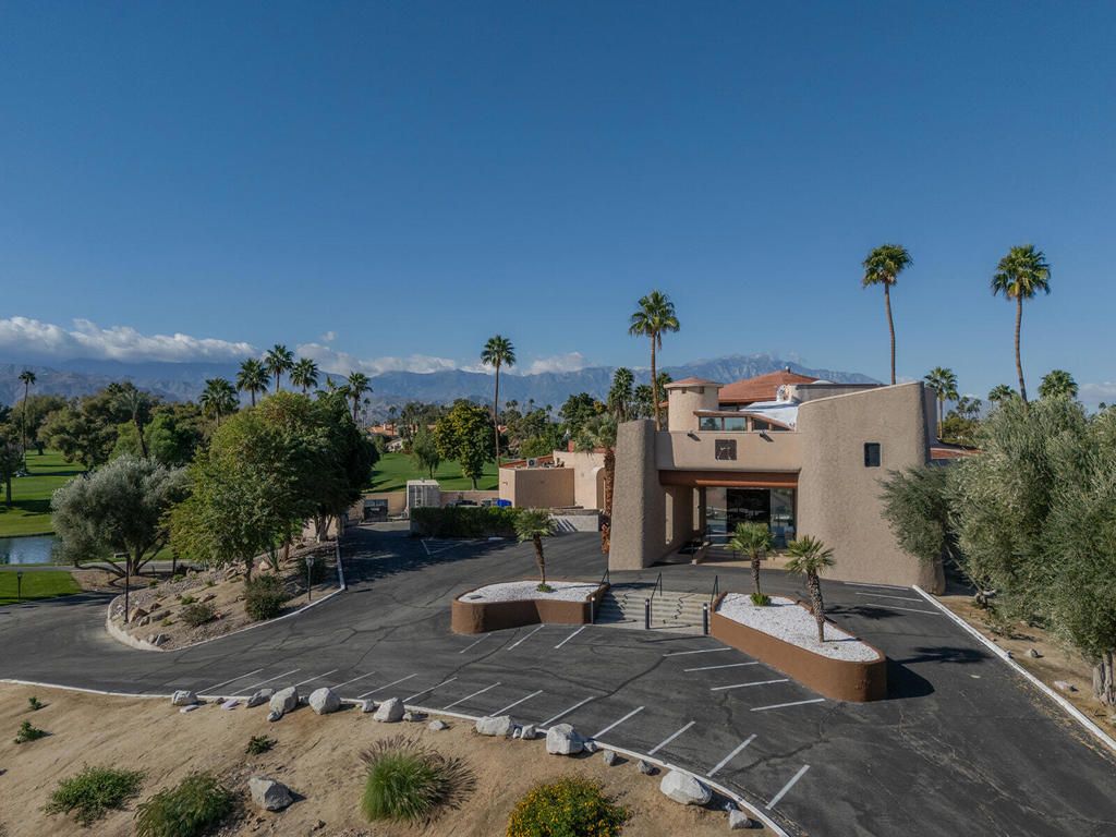 Image 60 of property listing at 39390 Tandika Trail S, Palm Desert, CA 92211