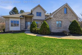 6513 E Ridge Court, Green Oak Township, MI 48116