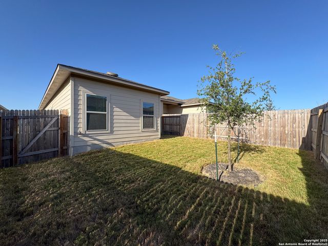 9306 Frio Lndg Unit 2, Converse, TX 78109