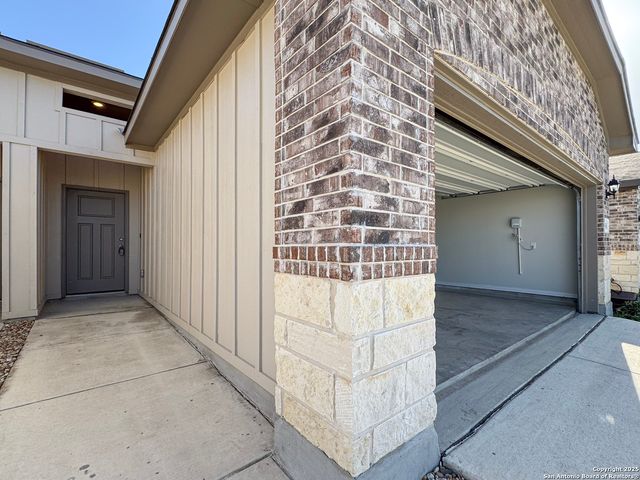 9306 Frio Lndg Unit 2, Converse, TX 78109