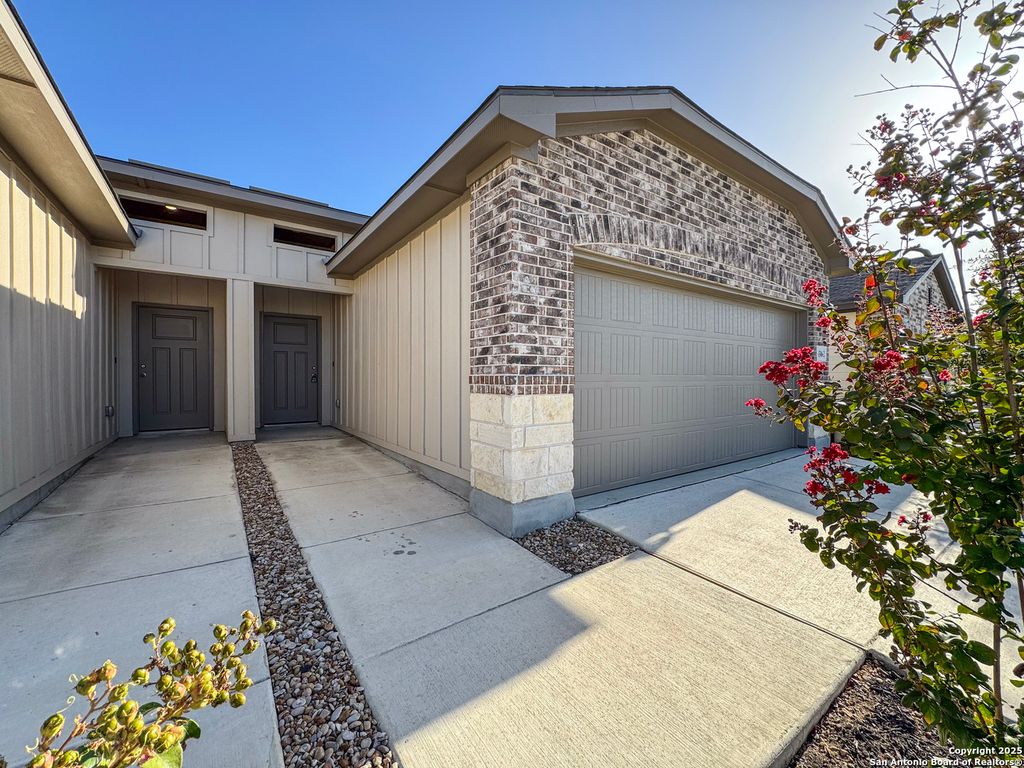 9306 Frio Lndg Unit 2, Converse, TX 78109