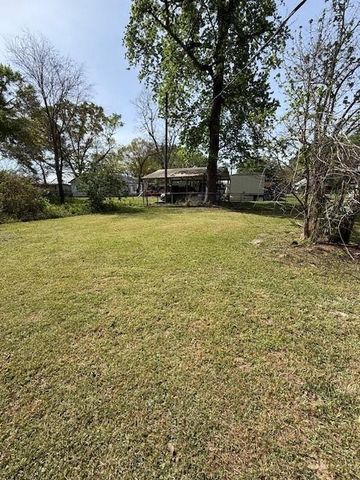 411 Sherwood Street E, Cleveland, TX 77327