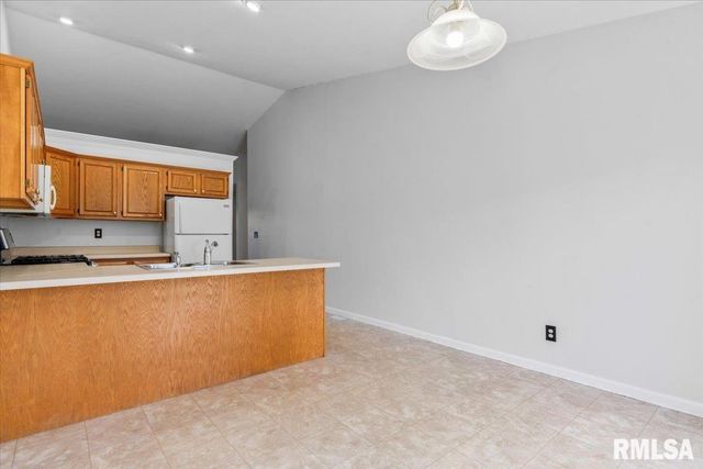 2418 Neil Street, Springfield, IL 62707