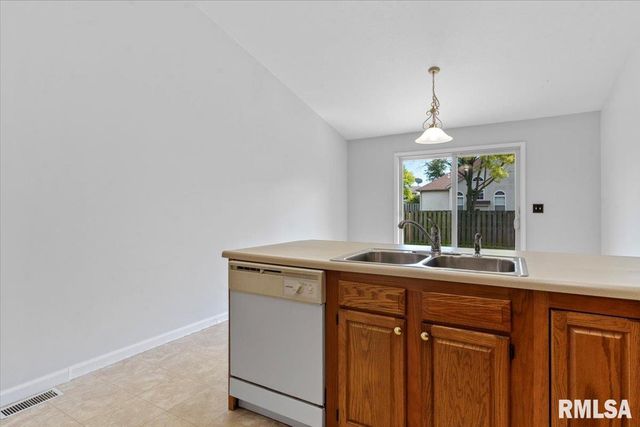 2418 Neil Street, Springfield, IL 62707