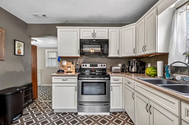 3001 W Mount Vernon Street, Springfield, MO 65802