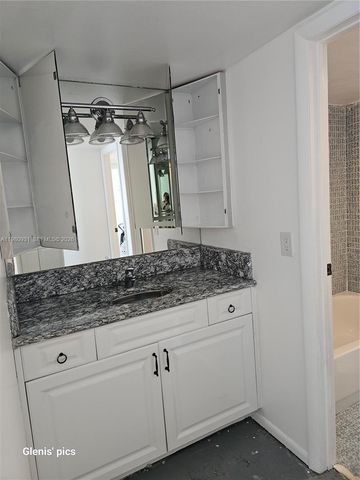 20500 W Country Club Dr 716, Aventura, FL 33180