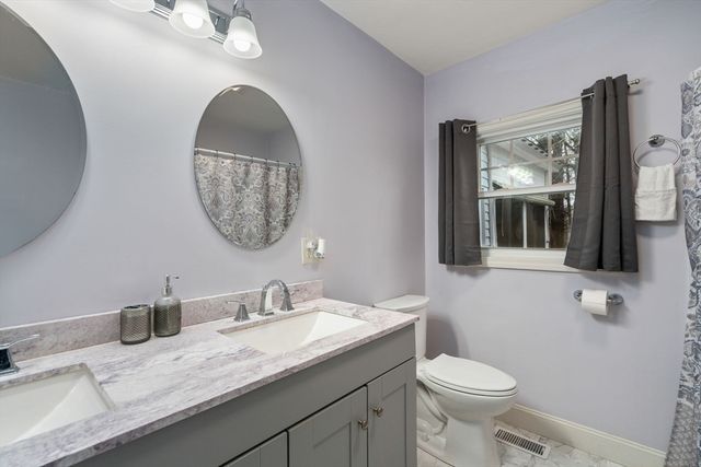 61 E Brimfield Rd, Holland, MA 01521