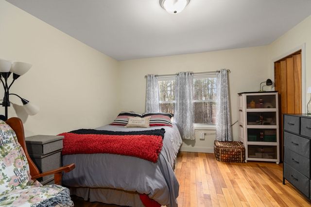 61 E Brimfield Rd, Holland, MA 01521