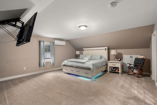 61 E Brimfield Rd, Holland, MA 01521