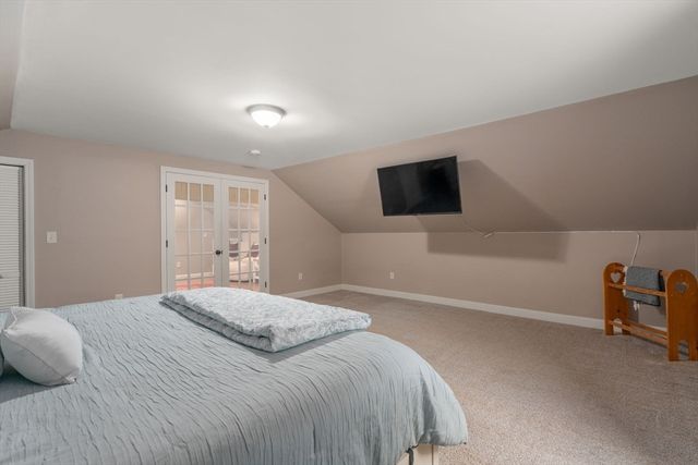 61 E Brimfield Rd, Holland, MA 01521