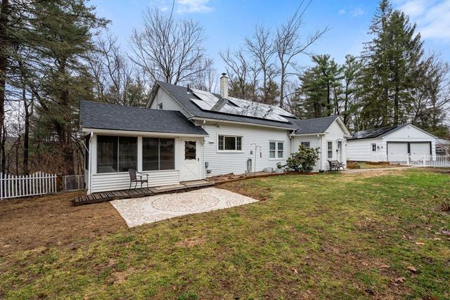 61 E Brimfield Rd, Holland, MA 01521